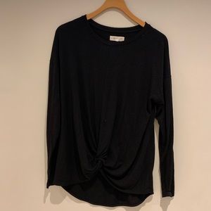 *LIKE NEW* Lou and Grey twist front shirt